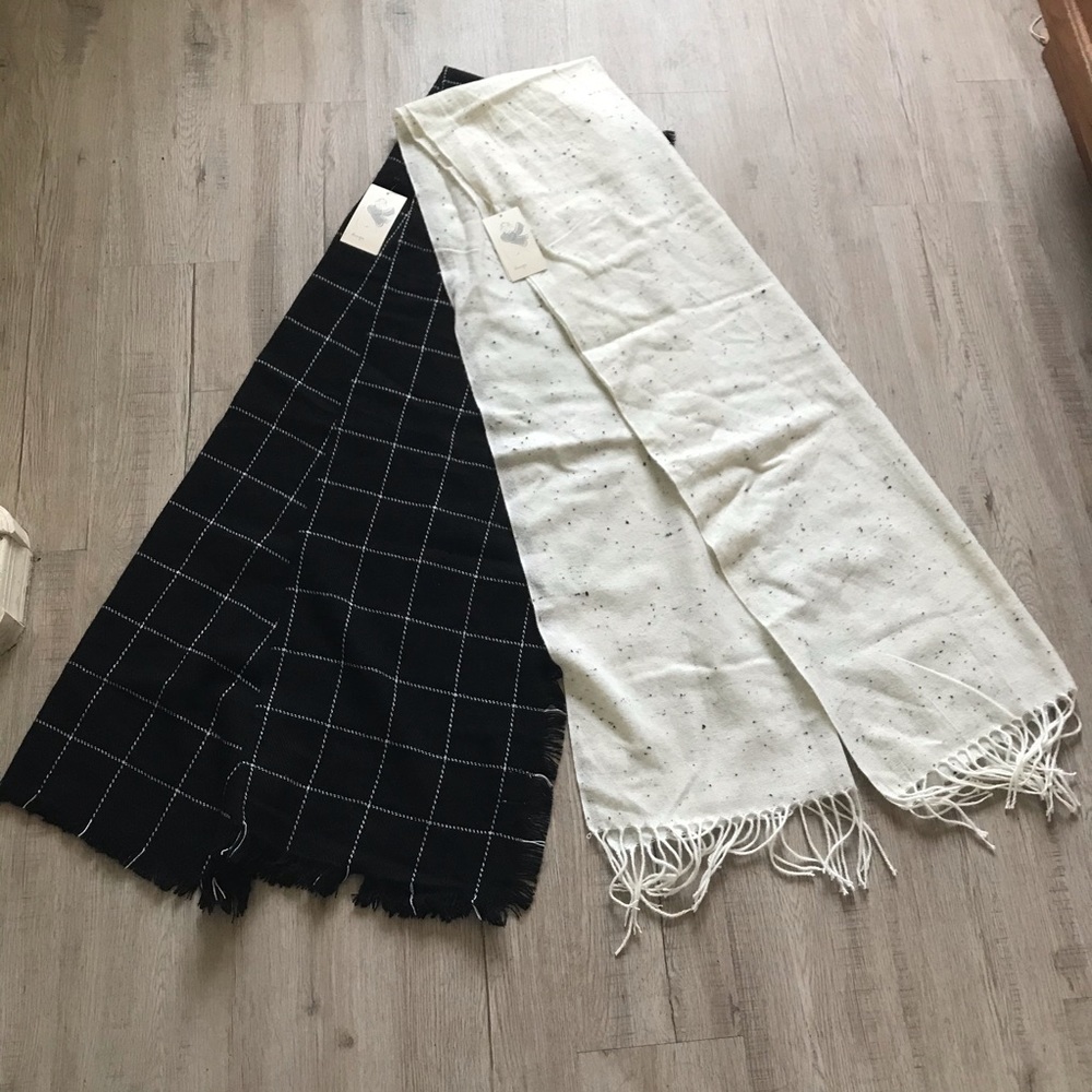 2 scarfs black and off white (SOLD) - Picture 1 of 3